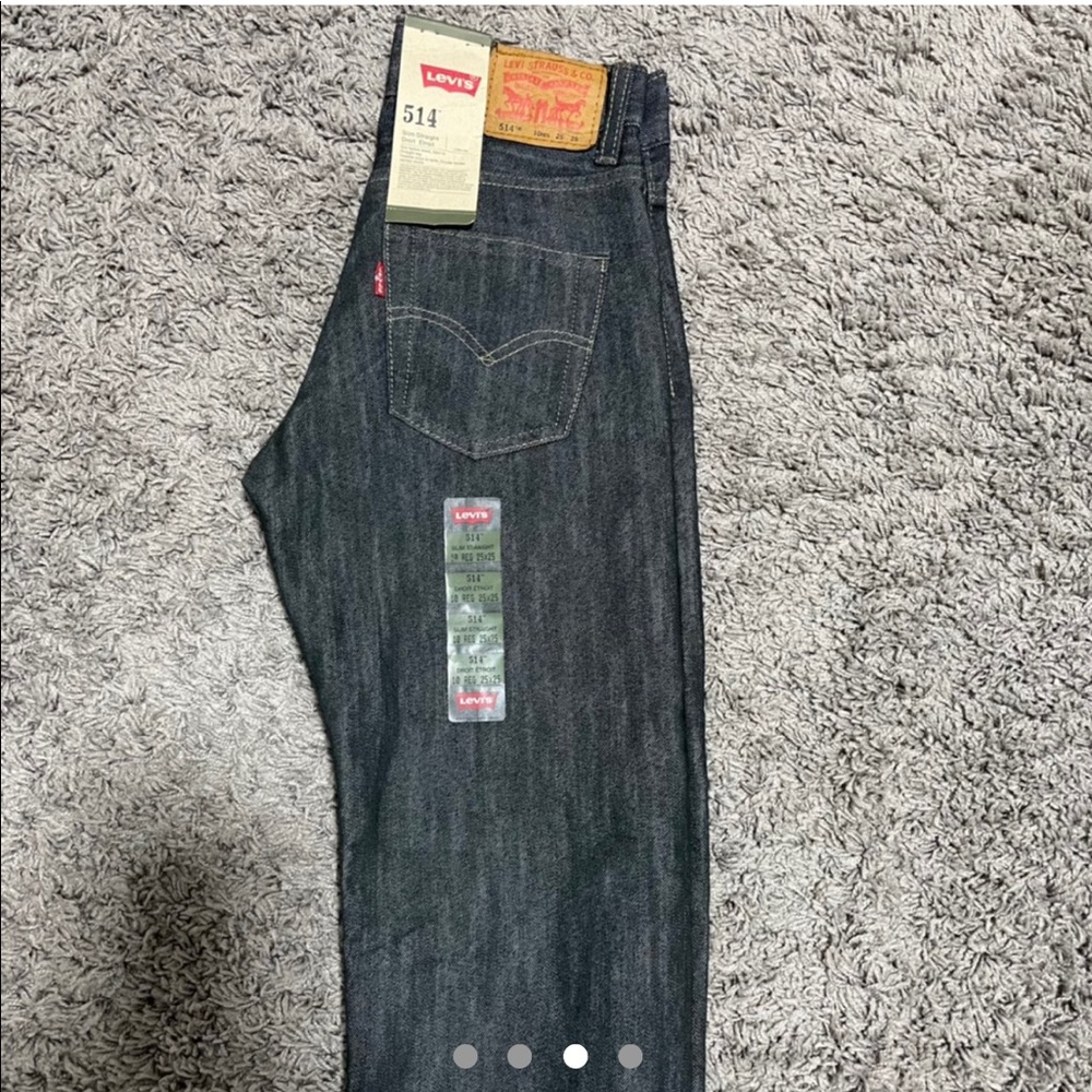 Levi’s 514 slim straight jeans BNWT
Size 25, 25